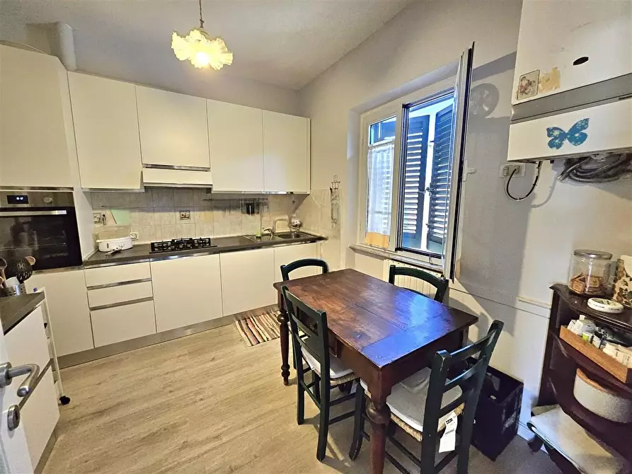 Immagine 5 di Porzione di casa in vendita  a Massa