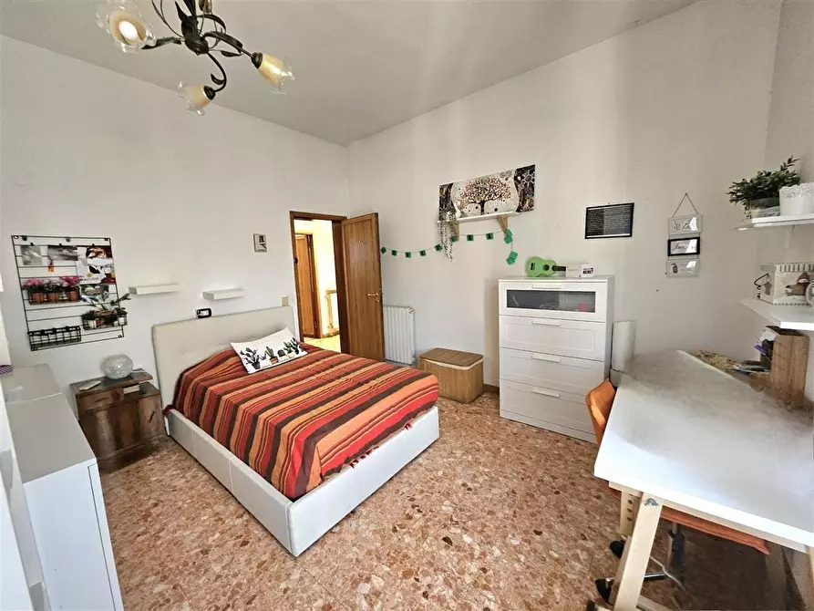 Immagine 12 di Porzione di casa in vendita  a Massa