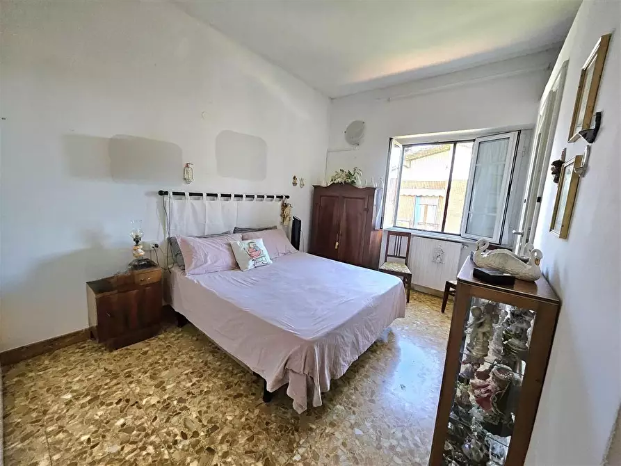 Immagine 13 di Porzione di casa in vendita  a Massa