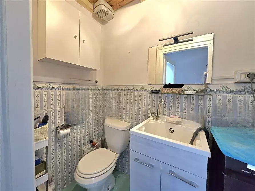 Immagine 15 di Porzione di casa in vendita  a Massa