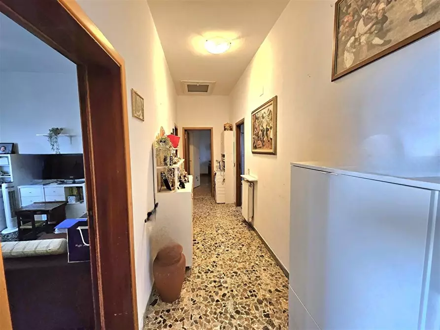 Immagine 4 di Porzione di casa in vendita  a Massa