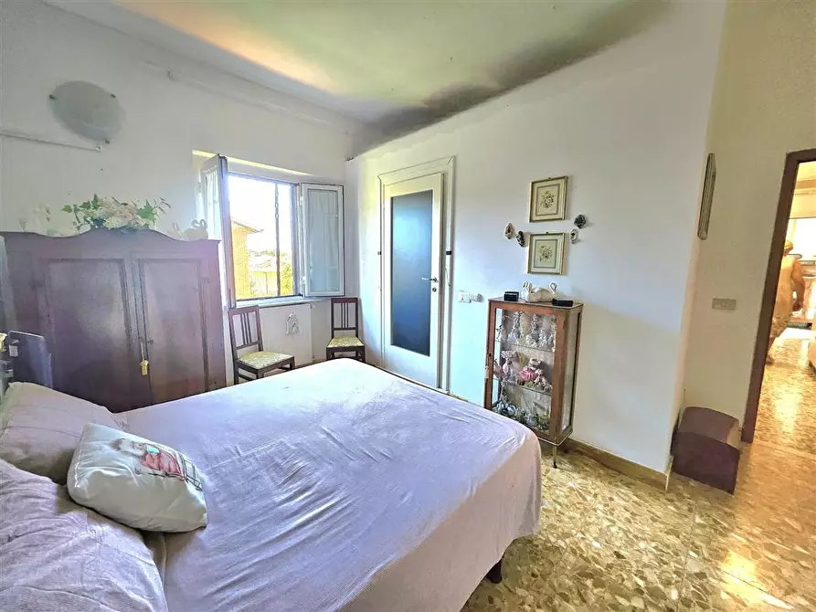 Immagine 14 di Porzione di casa in vendita  a Massa