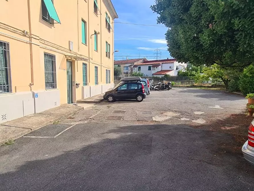 Immagine 2 di Appartamento in vendita  a Livorno