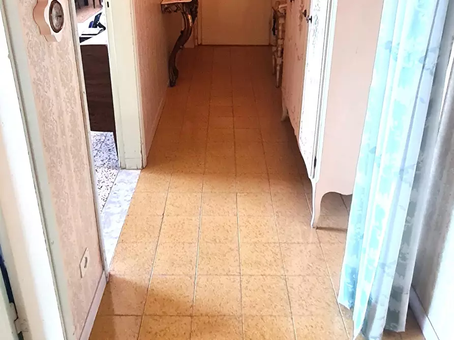 Immagine 8 di Appartamento in vendita  a Livorno