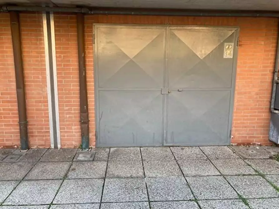 Immagine 1 di Garage in affitto  a Pisa