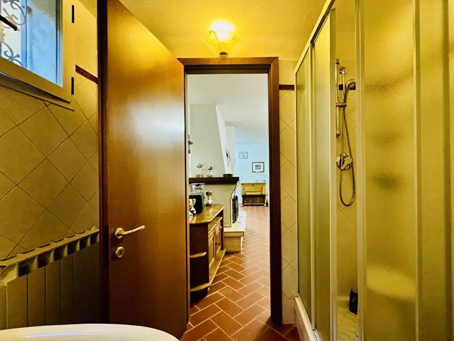 Immagine 34 di Casa indipendente in vendita  a Massa