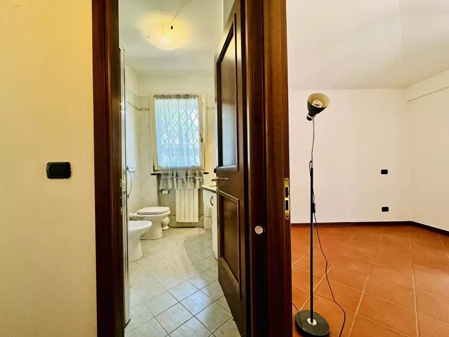 Immagine 12 di Casa indipendente in vendita  a Massa