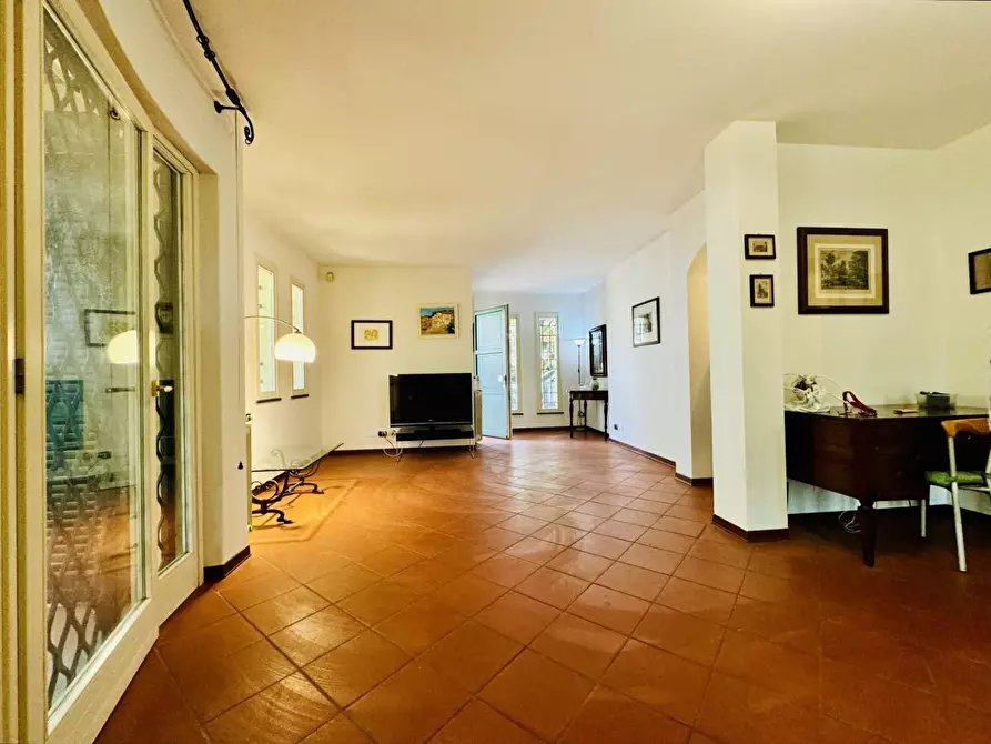 Immagine 9 di Casa indipendente in vendita  a Massa