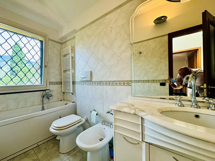 Immagine 26 di Casa indipendente in vendita  a Massa