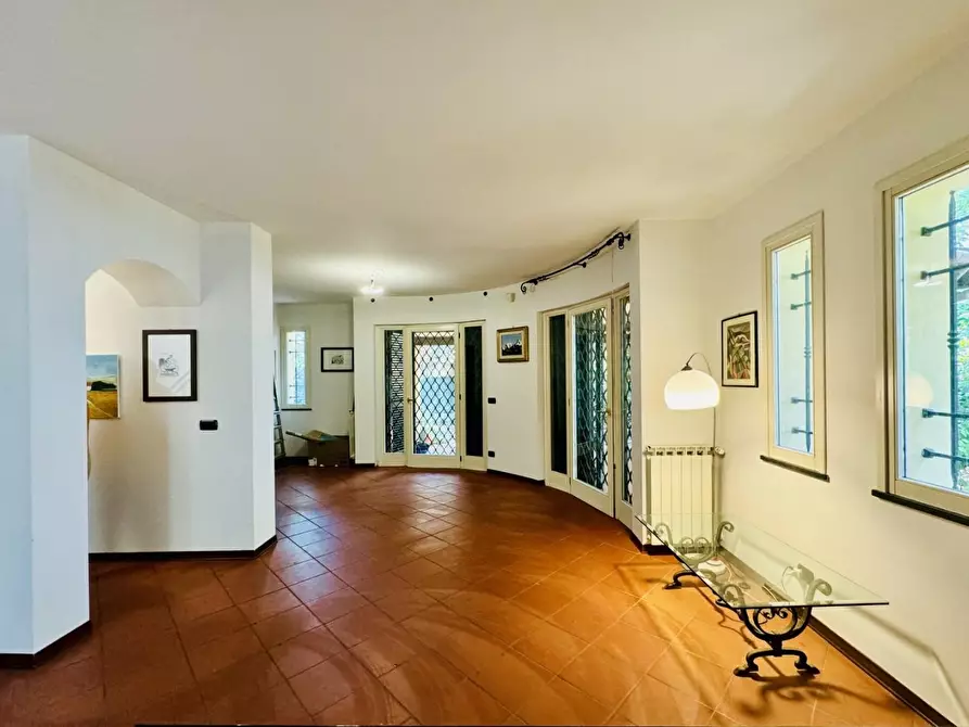 Immagine 4 di Casa indipendente in vendita  a Massa