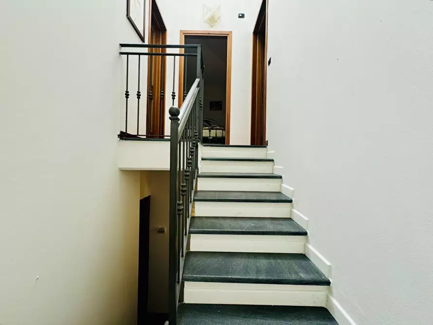 Immagine 19 di Casa indipendente in vendita  a Massa