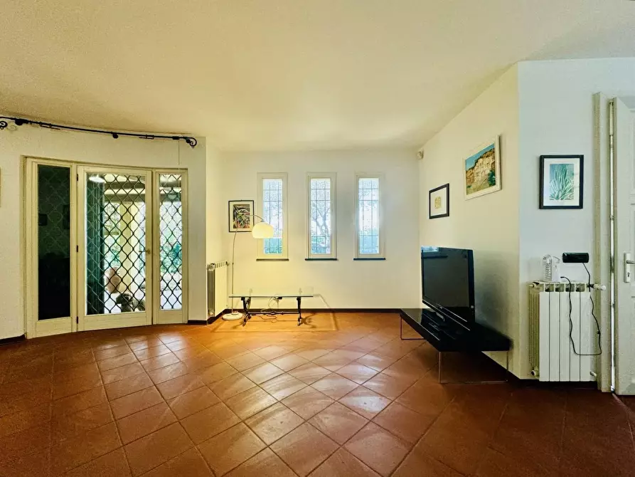 Immagine 3 di Casa indipendente in vendita  a Massa