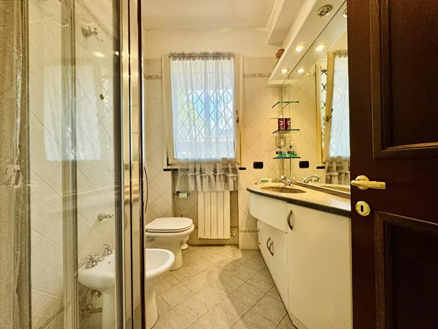 Immagine 14 di Casa indipendente in vendita  a Massa