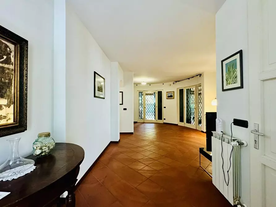 Immagine 2 di Casa indipendente in vendita  a Massa