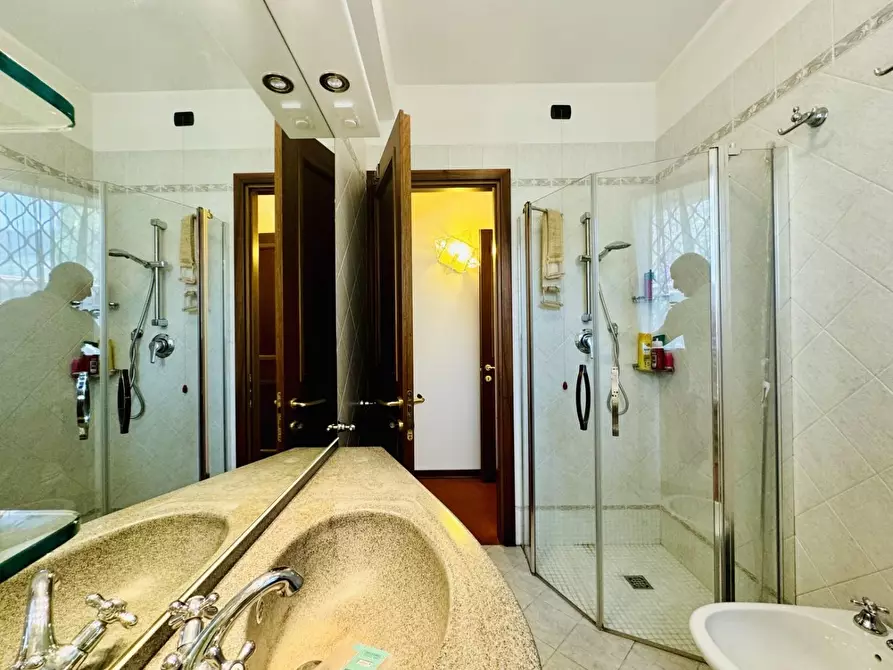 Immagine 16 di Casa indipendente in vendita  a Massa