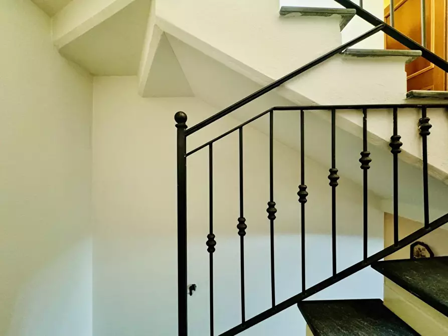 Immagine 29 di Casa indipendente in vendita  a Massa