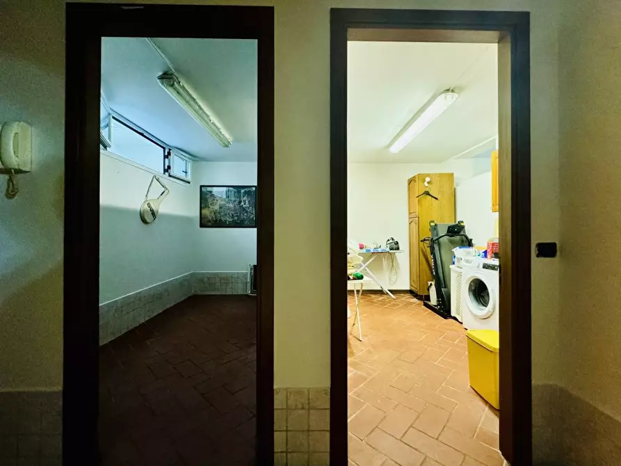 Immagine 40 di Casa indipendente in vendita  a Massa