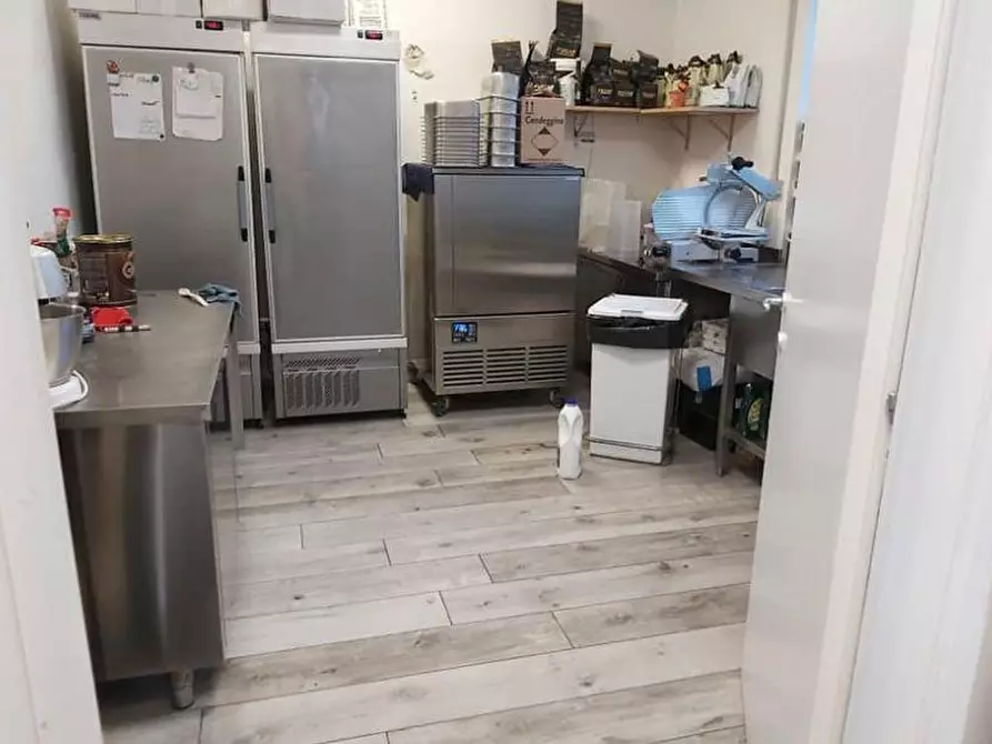 Immagine 4 di Locale commerciale in affitto  a San Giuliano Terme