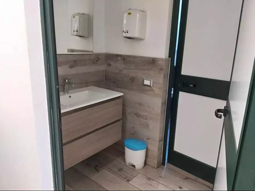 Immagine 6 di Locale commerciale in affitto  a San Giuliano Terme