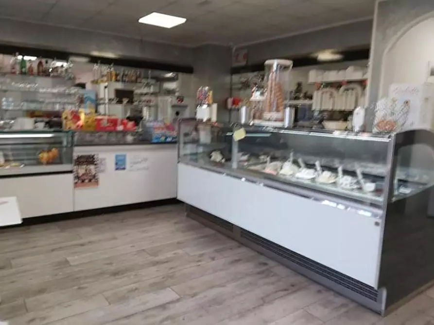 Immagine 3 di Locale commerciale in affitto  a San Giuliano Terme