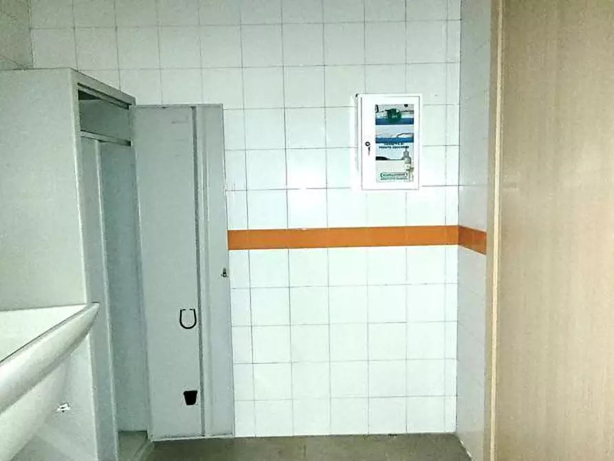 Immagine 3 di Locale commerciale in affitto  a San Giuliano Terme