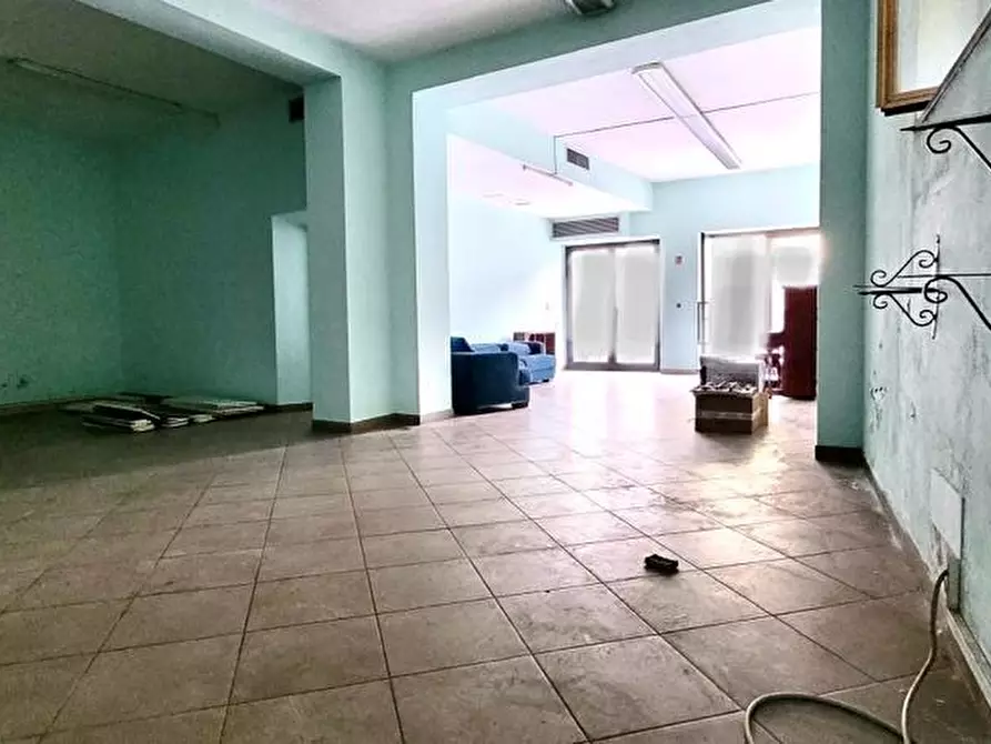 Immagine 5 di Locale commerciale in affitto  a San Giuliano Terme