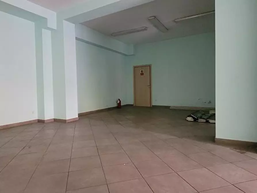 Immagine 4 di Locale commerciale in affitto  a San Giuliano Terme