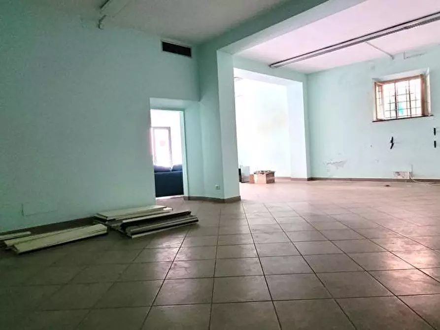 Immagine 2 di Locale commerciale in affitto  a San Giuliano Terme