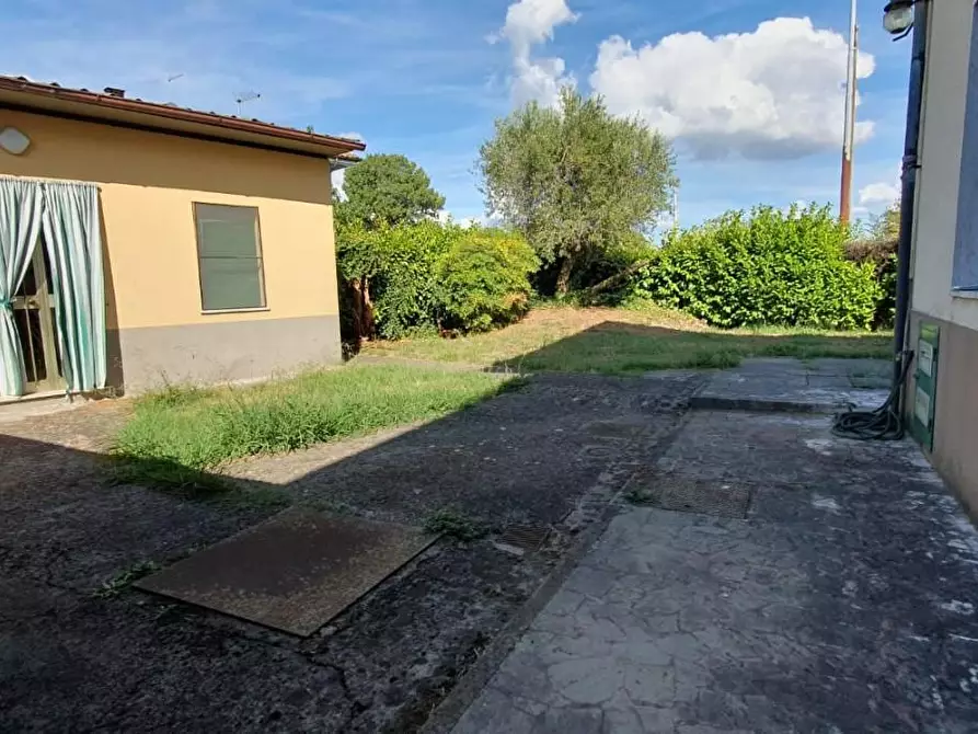 Immagine 5 di Casa indipendente in vendita  a Lucca