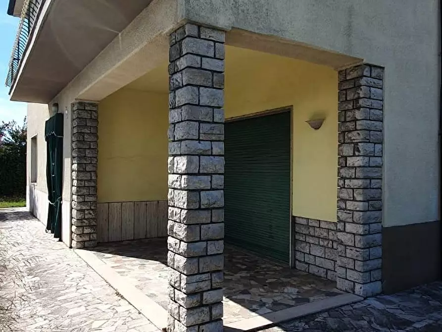 Immagine 2 di Casa indipendente in vendita  a Lucca