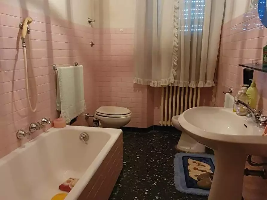 Immagine 24 di Casa indipendente in vendita  a Lucca