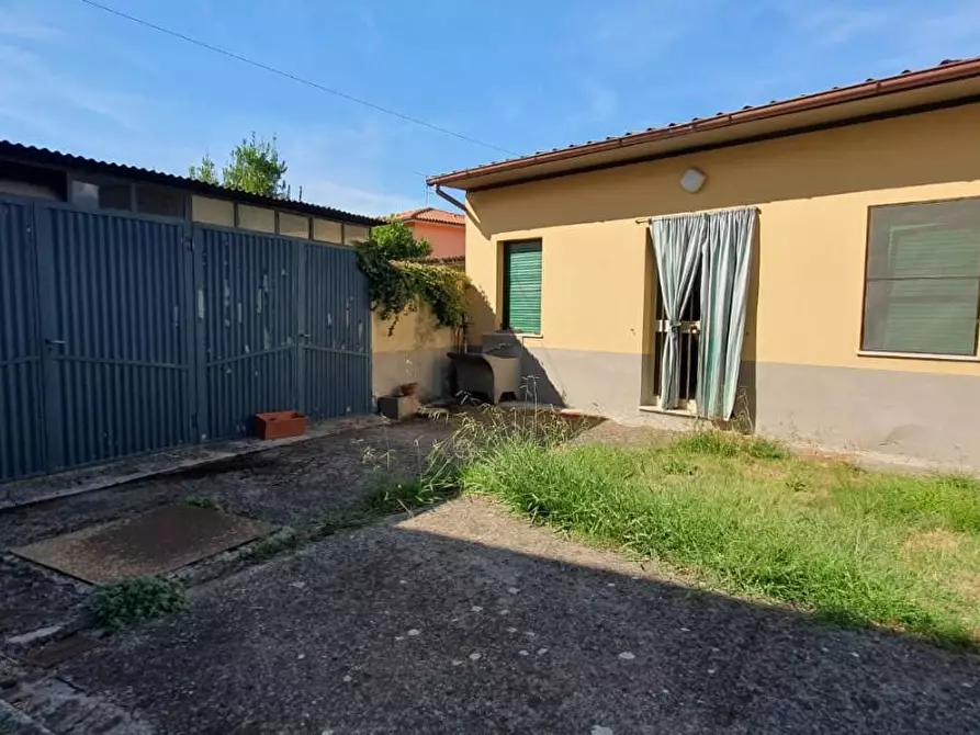 Immagine 8 di Casa indipendente in vendita  a Lucca