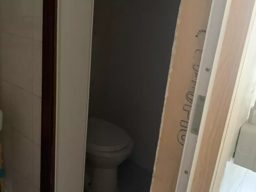 Immagine 14 di Locale commerciale in vendita  a Pisa