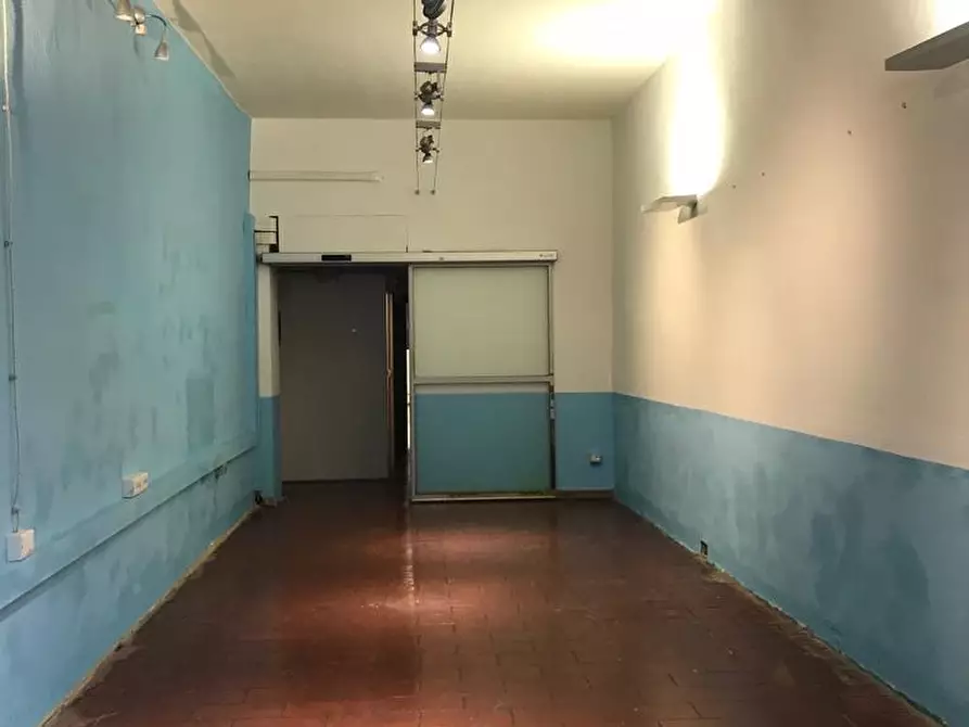 Immagine 19 di Locale commerciale in vendita  a Pisa