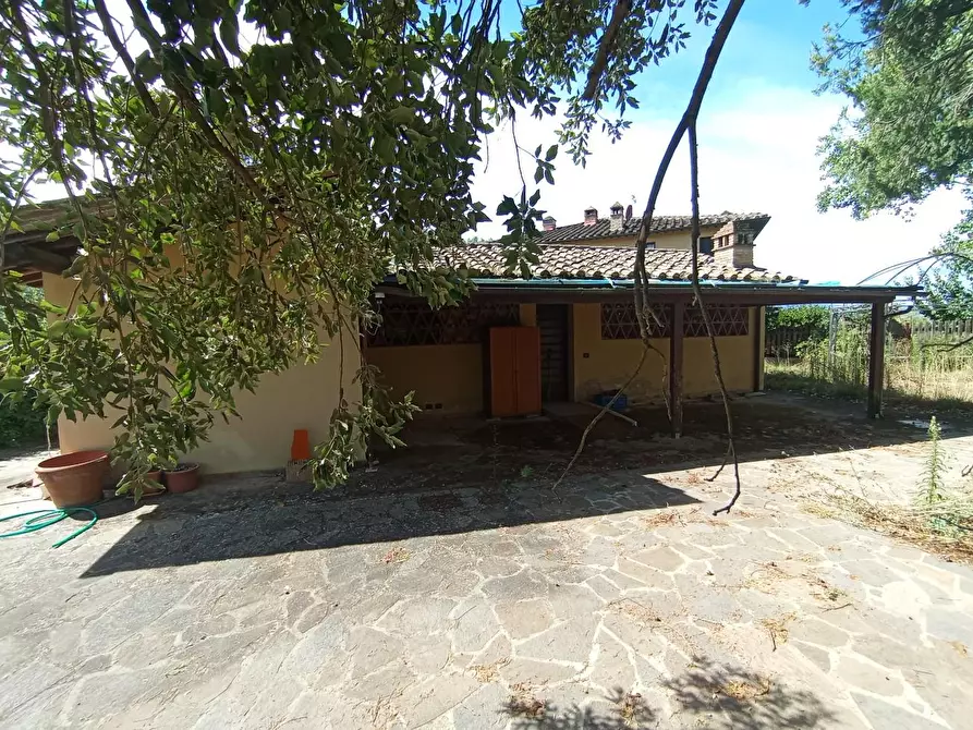 Immagine 2 di Deposito in vendita  a Poggibonsi