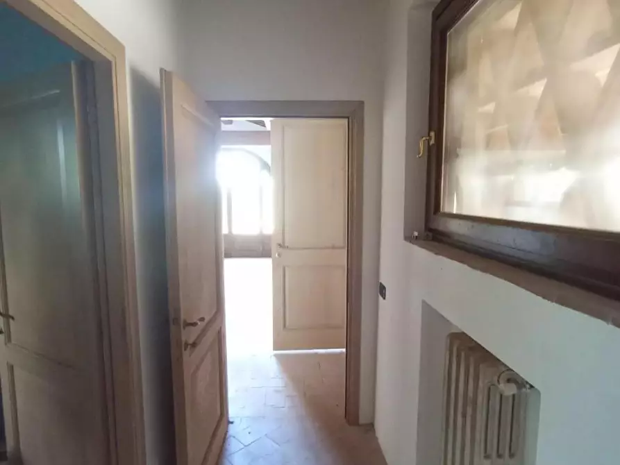 Immagine 10 di Deposito in vendita  a Poggibonsi