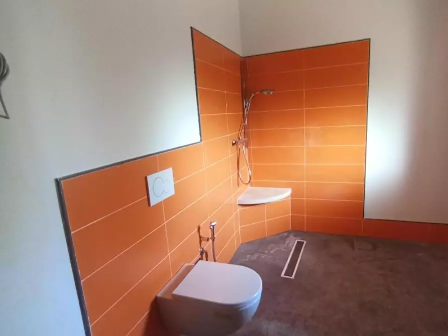 Immagine 11 di Deposito in vendita  a Poggibonsi