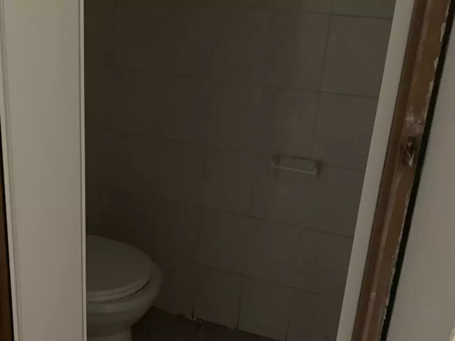 Immagine 13 di Locale commerciale in affitto  a Pisa