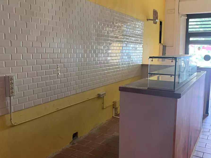 Immagine 9 di Locale commerciale in affitto  a Pisa