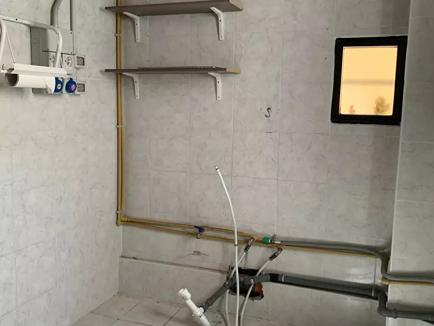 Immagine 12 di Locale commerciale in affitto  a Pisa