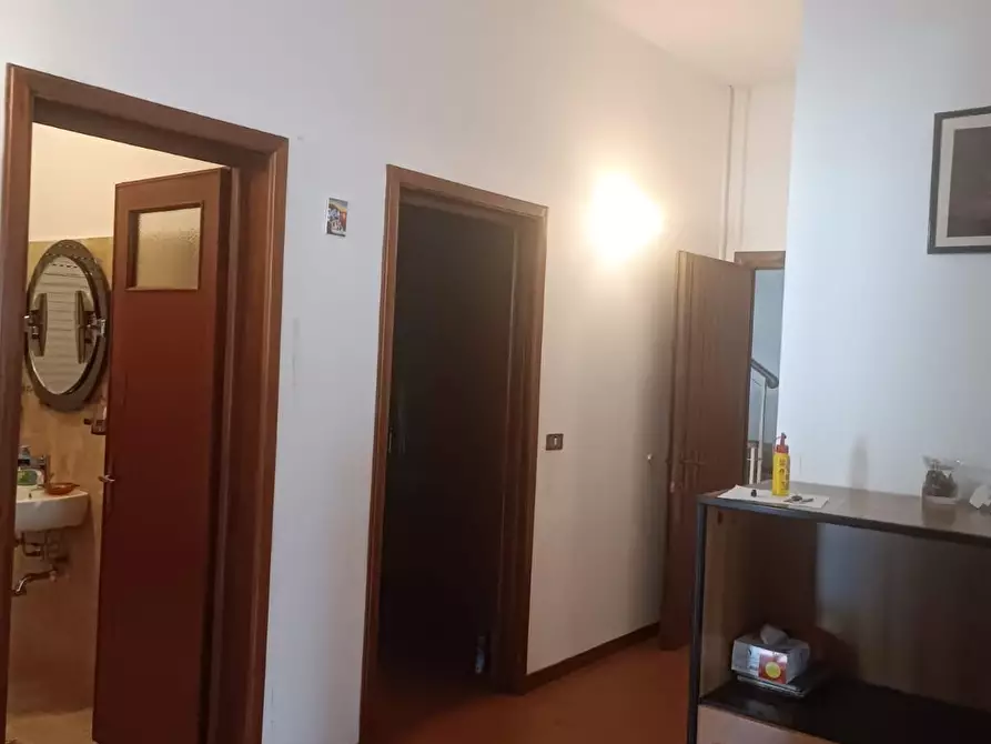 Immagine 16 di Palazzo in vendita  a Barga