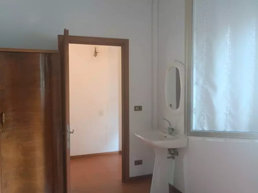 Immagine 26 di Palazzo in vendita  a Barga