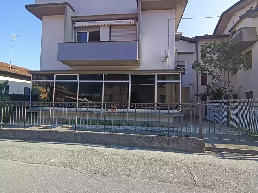 Immagine 2 di Palazzo in vendita  a Barga