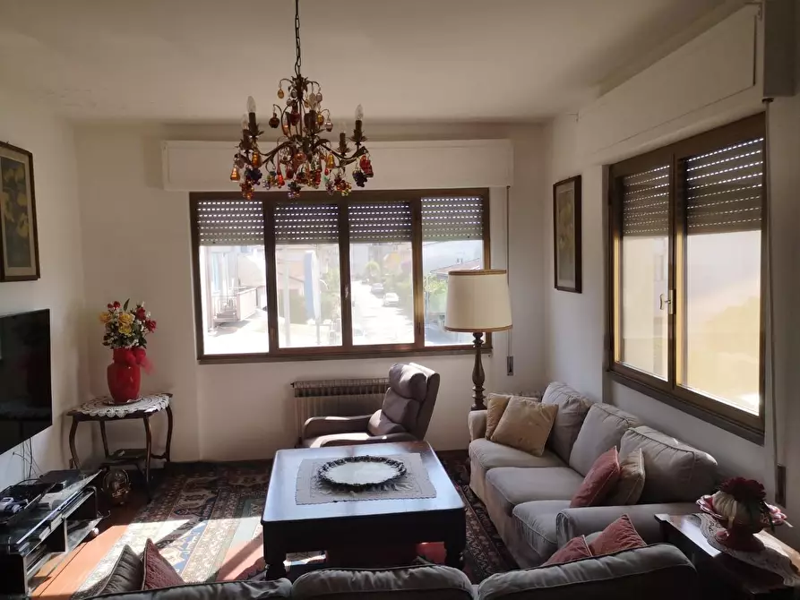 Immagine 2 di Casa semindipendente in vendita  a Viareggio