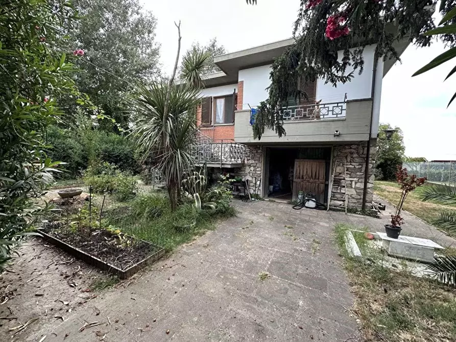 Immagine 26 di Casa indipendente in vendita  a Carrara