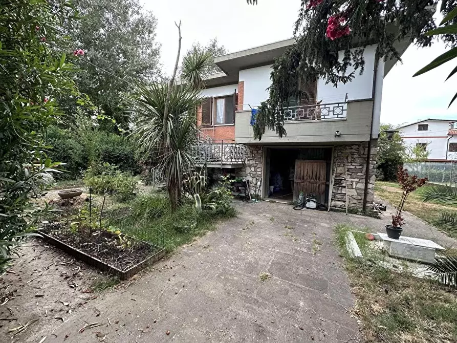 Immagine 5 di Casa indipendente in vendita  a Carrara