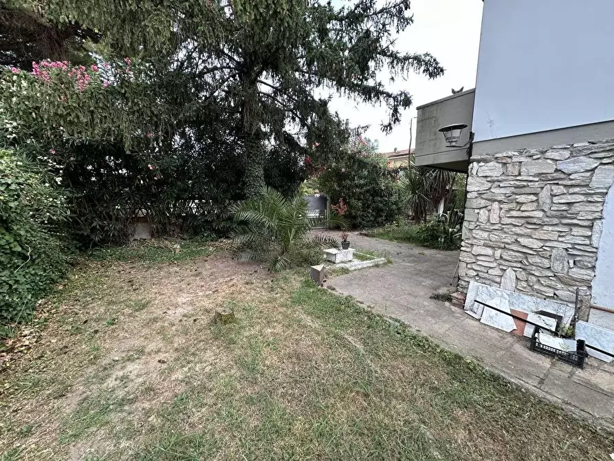 Immagine 8 di Casa indipendente in vendita  a Carrara