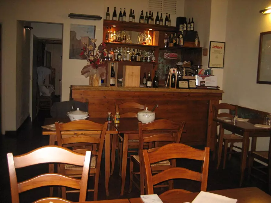 Immagine 2 di Locale commerciale in vendita  a Pisa