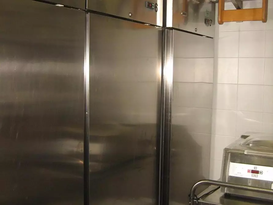 Immagine 6 di Locale commerciale in vendita  a Pisa