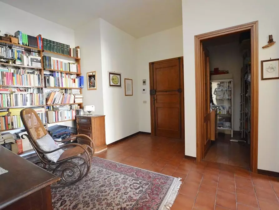 Immagine 2 di Appartamento in vendita  a Lucca